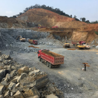礦地綜合利用：把大山直接挖平，既產砂石料，后期還能賣地