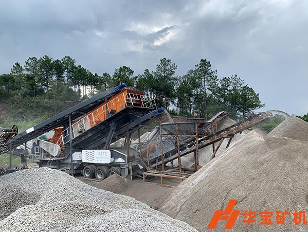 華寶礦機(jī)輪胎式移動破碎站 華寶礦機(jī)輪胎式移動破碎站